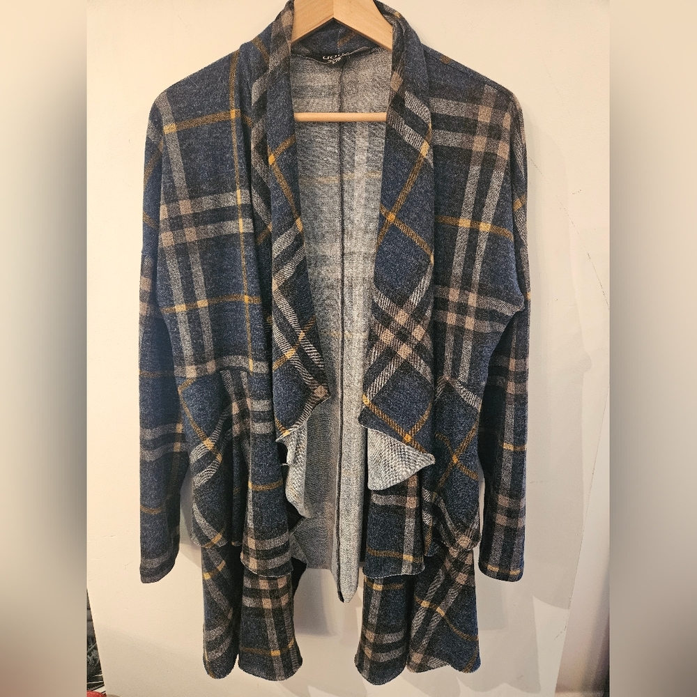 EUC DOTTY plaid open cardigan. Size Large